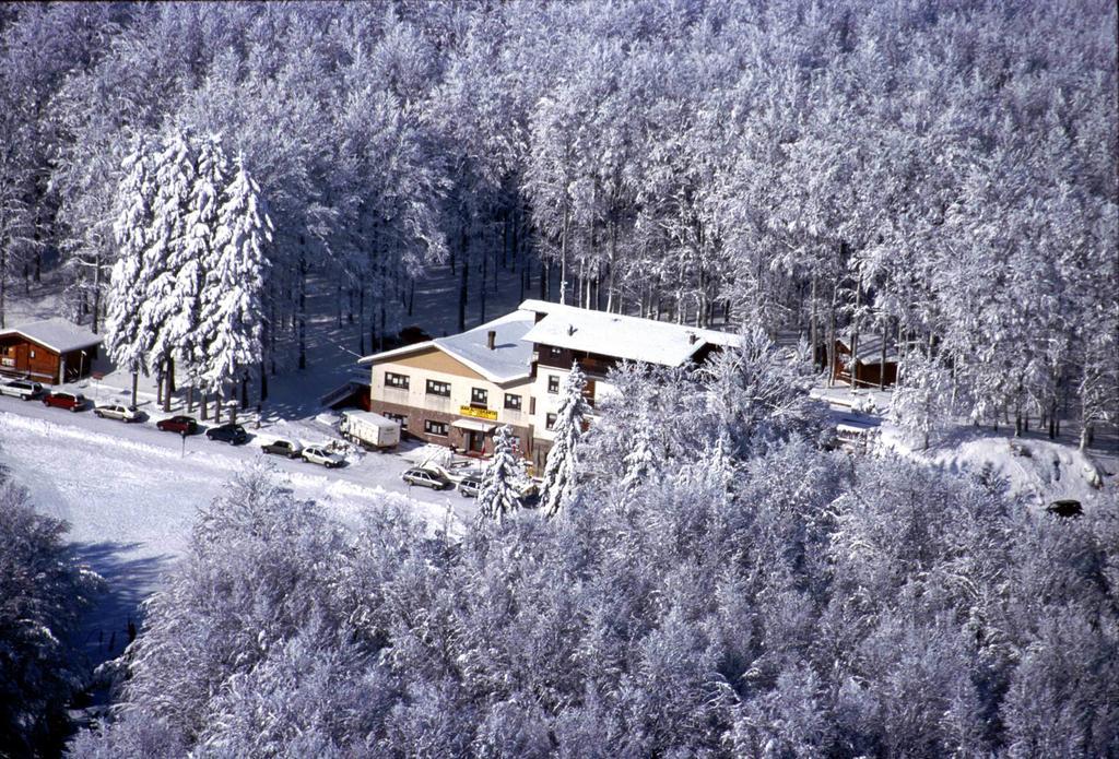 โรงแรมเล มาชินาเย กาสเตลเดลปิอาโน ภายนอก รูปภาพ